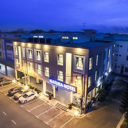 Natura Hotel Nusajaya  Exterior photo
