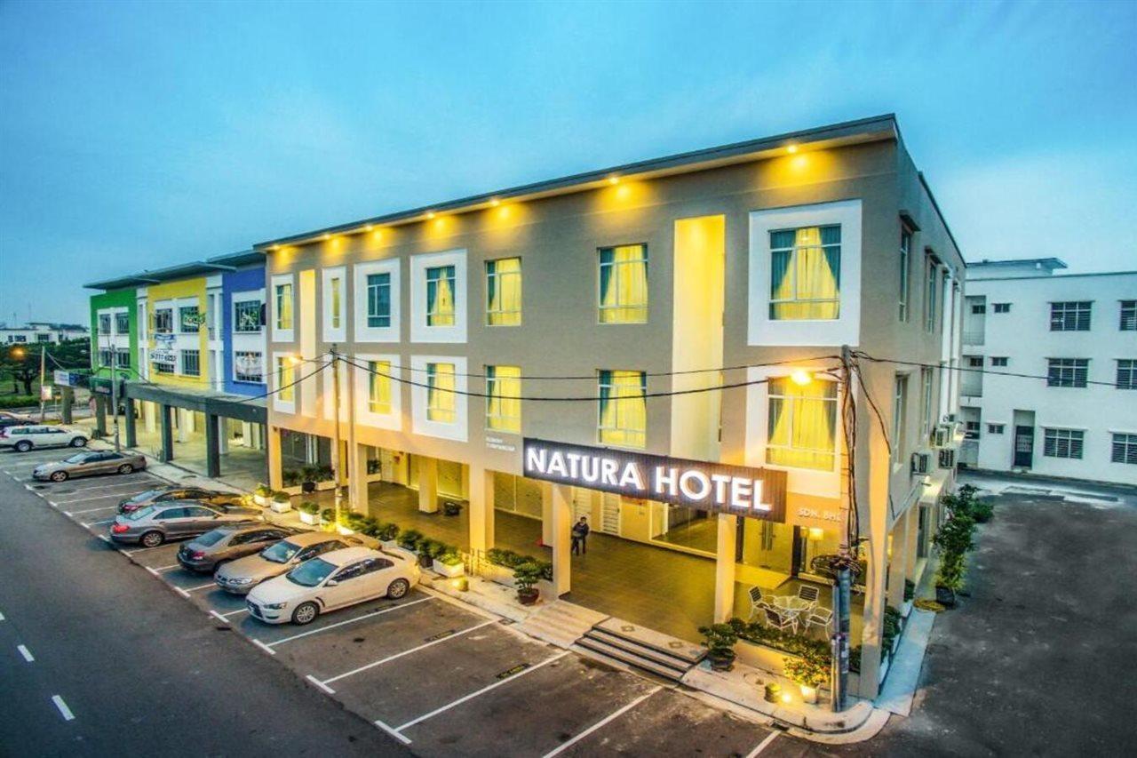 Natura Hotel Nusajaya  Exterior photo