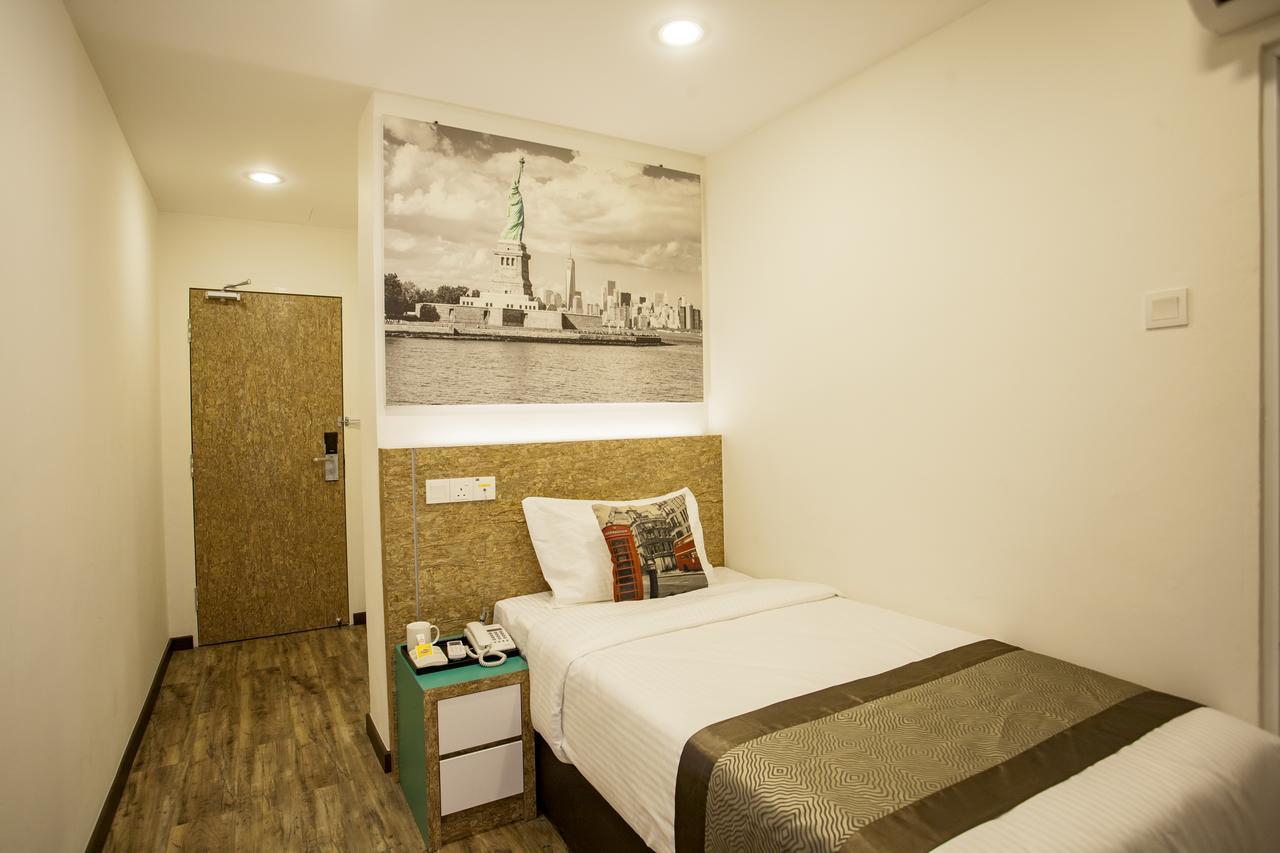 Natura Hotel Nusajaya  Exterior photo